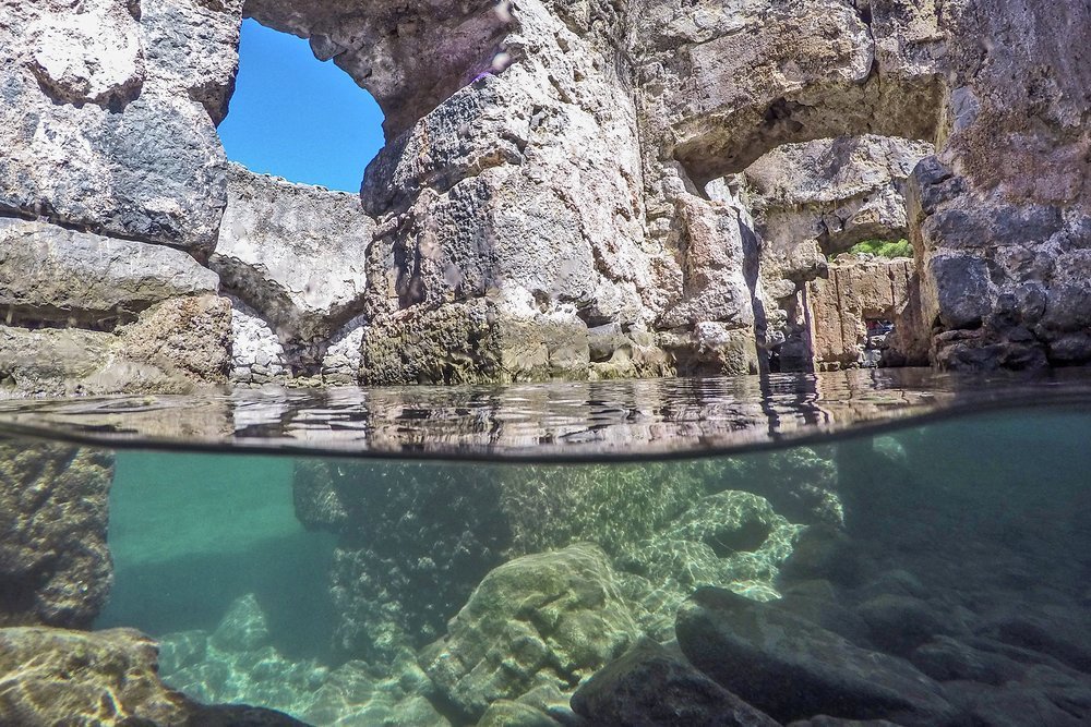 In the southwest corner of Manastir Bay lie the ruins of Cleopatra's Bath, built, legend has it, by Mark Anthony as a wedding present