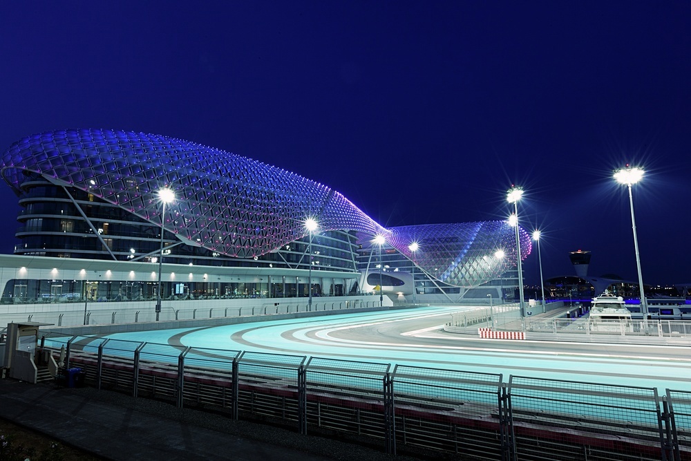 Race from dusk until dawn at Abu Dhabi Yas Marina Circuit