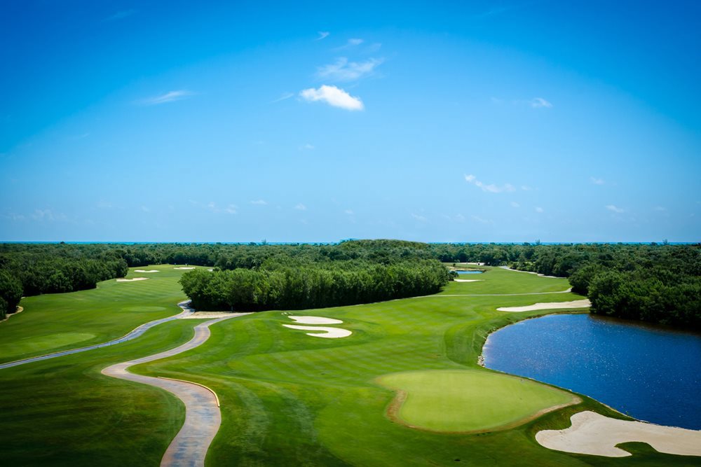 The Links golf course may not be located right besides the ocean, however an impromptu visit to the beach is possibility