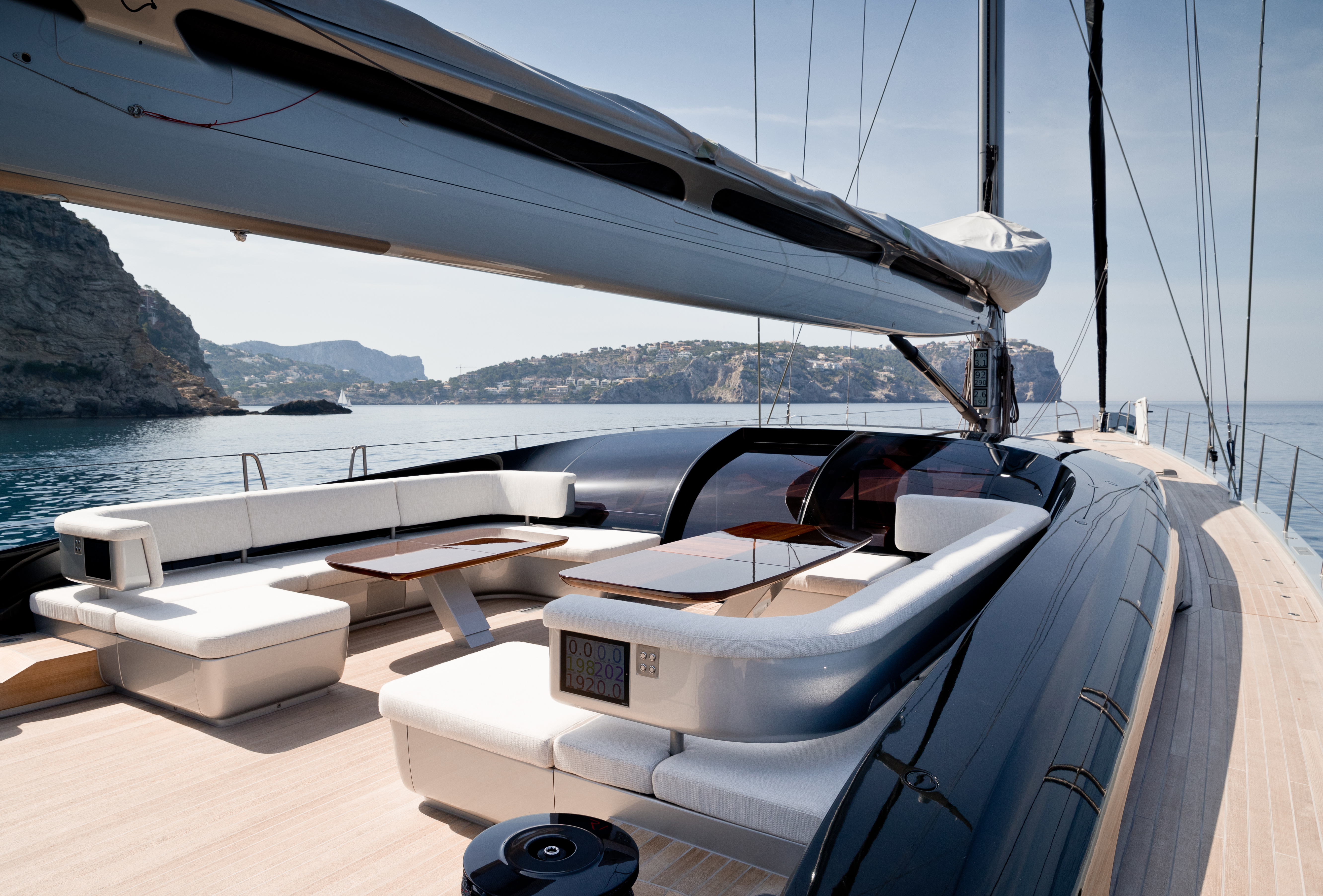 ANOMALY yacht