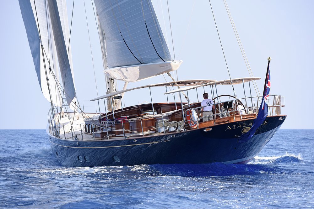 Length: 37.8m (124ft) | Guests: 14 in 7 cabins