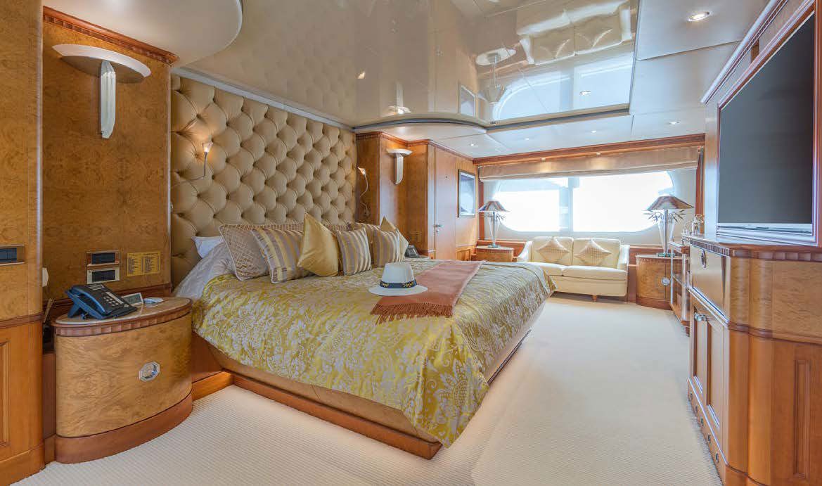AZUL V yacht