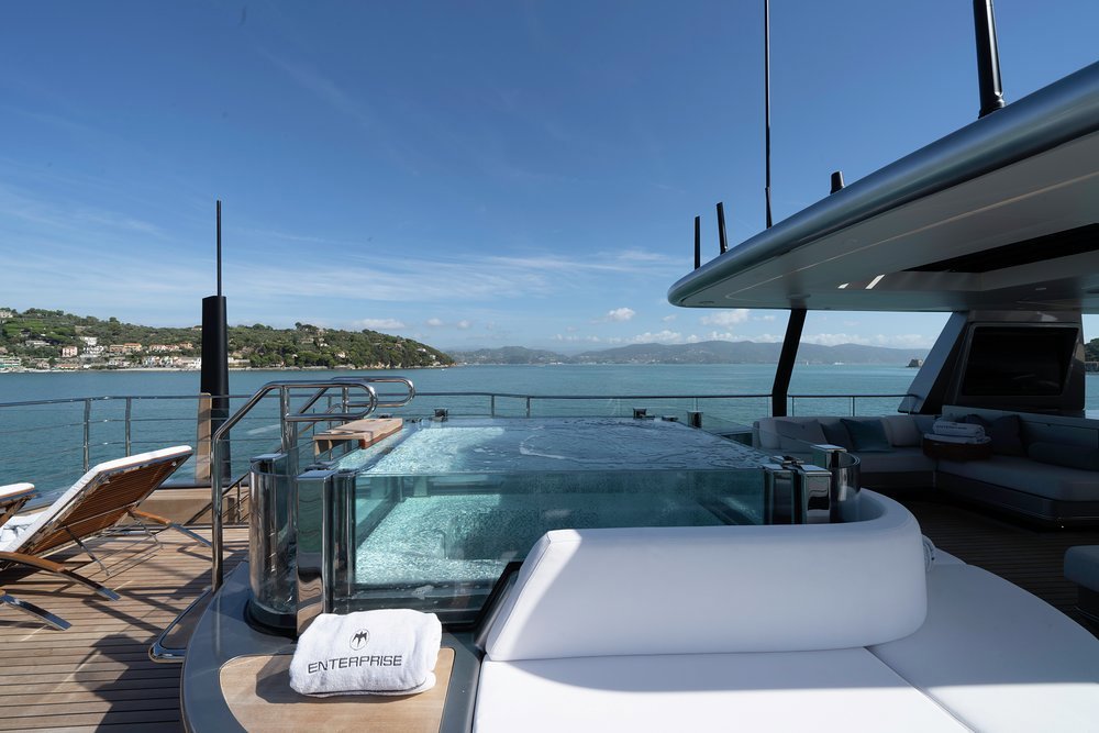 The sun deck's jacuzzi is a fabulous feature that guests will love
