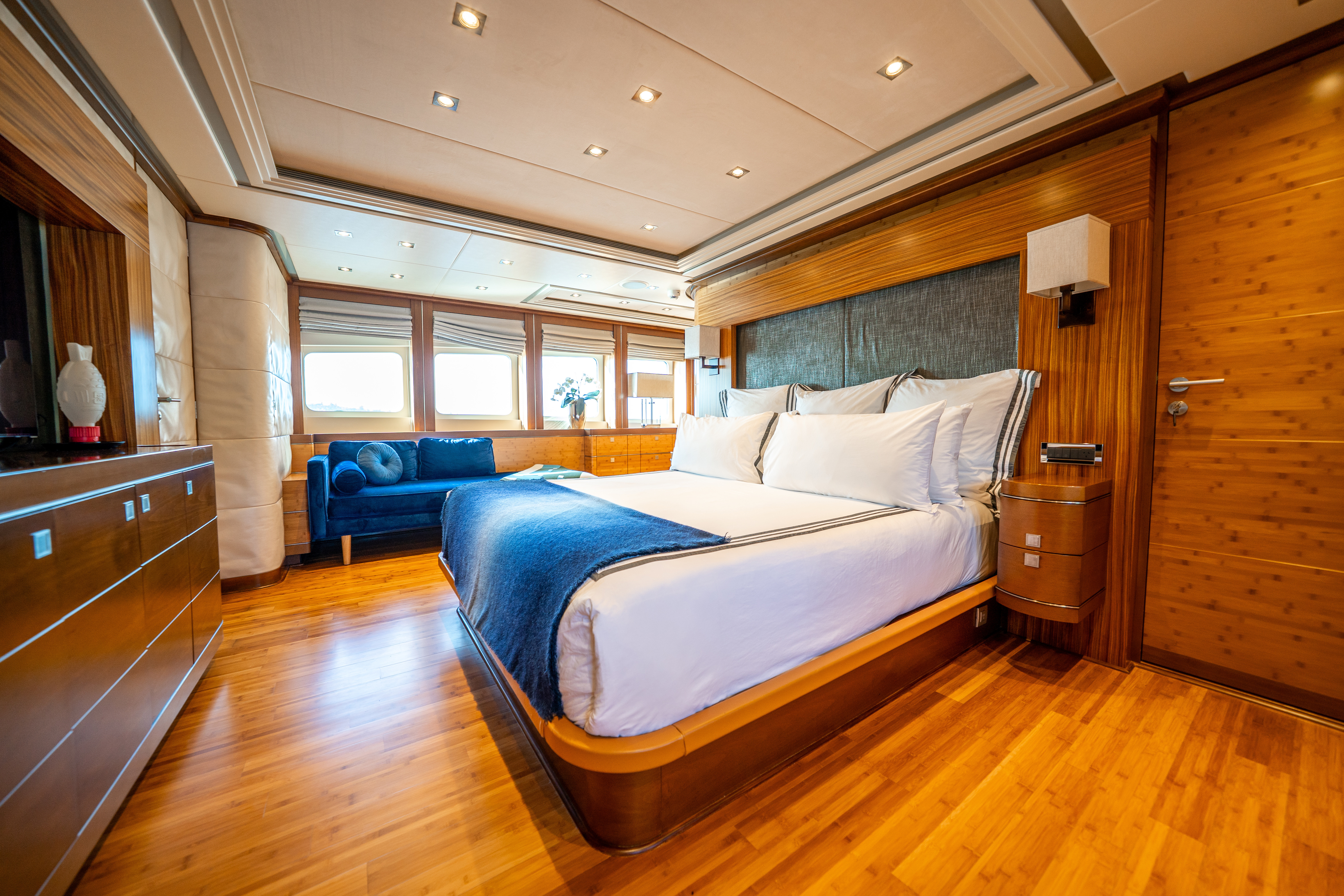 LUMIR Heesen yacht Burgess