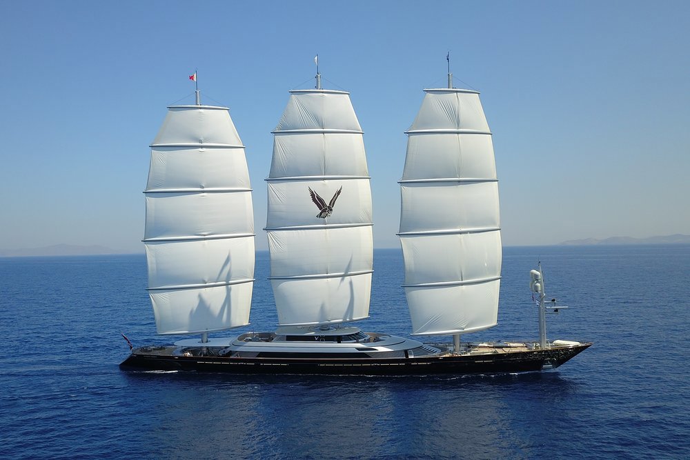 The MALTESE FALCON is a good example of a DynaRig in use