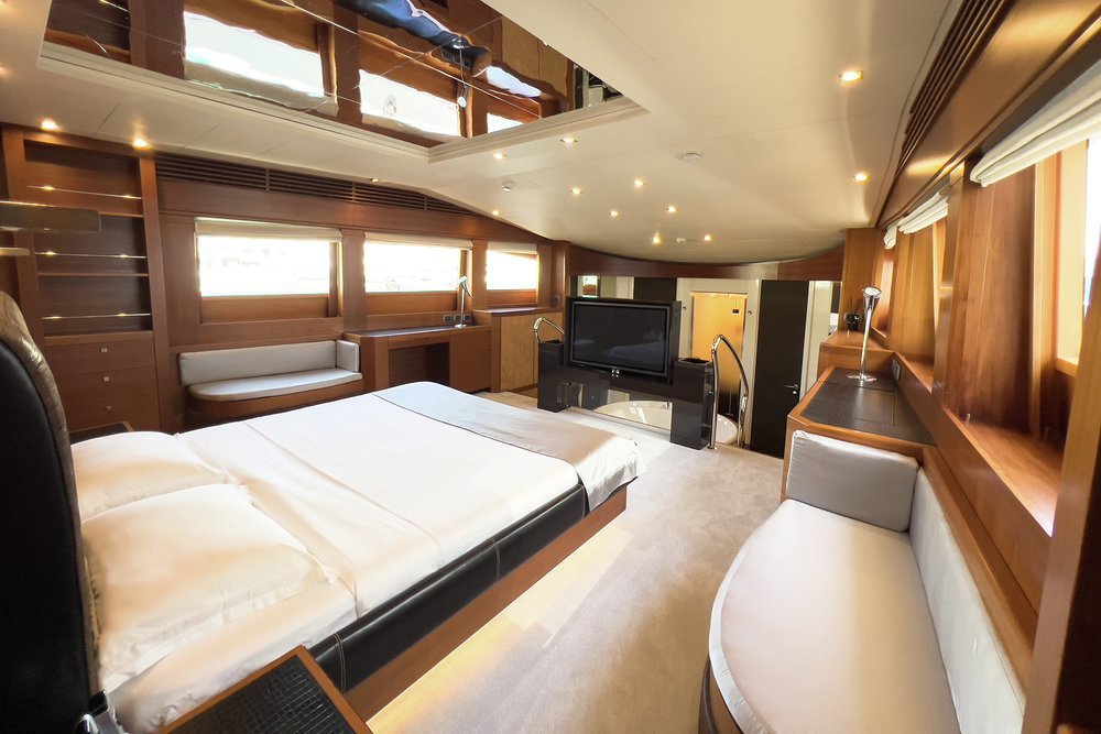 MASTU - Unusually, her owner's suite is on the main deck