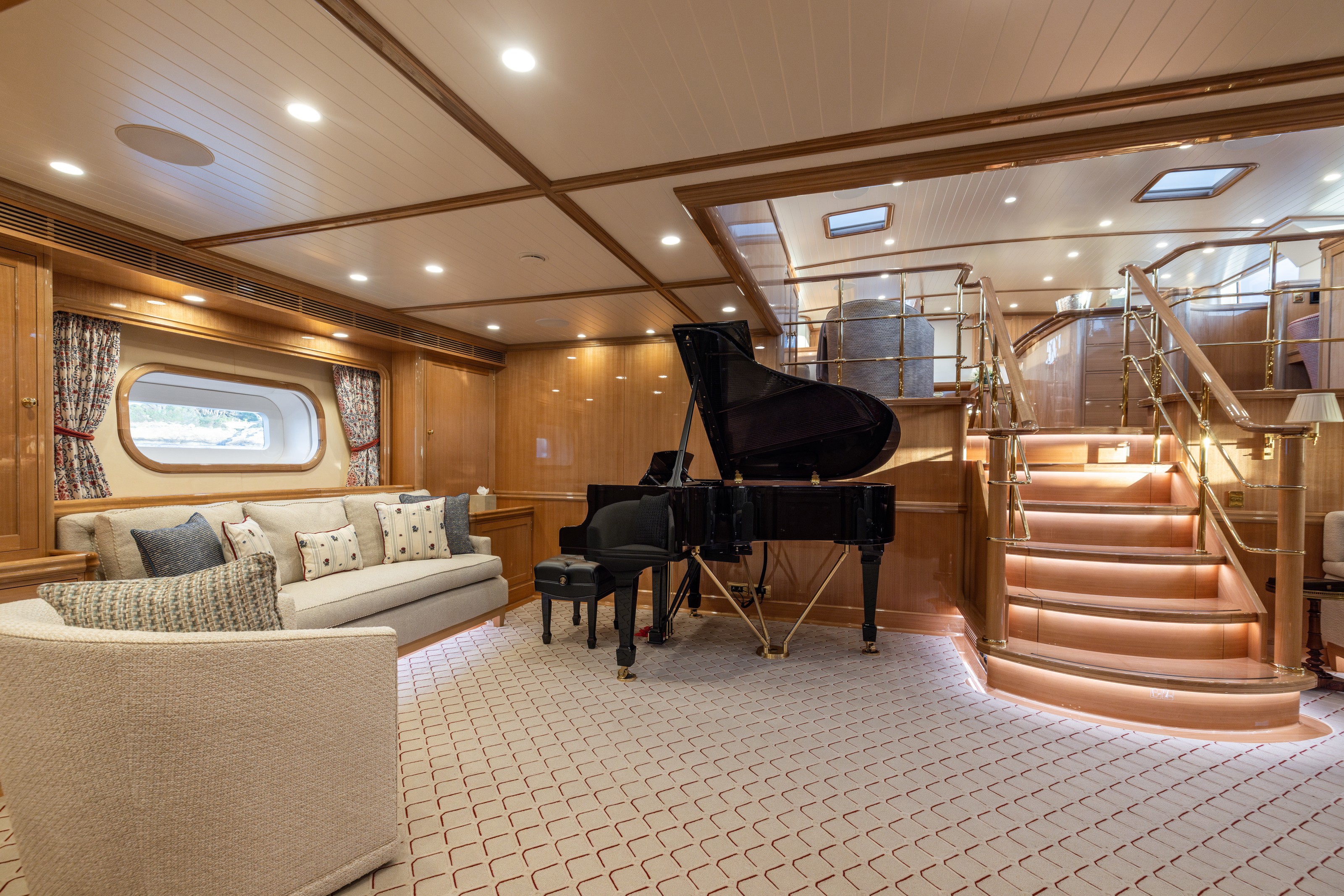 MAXIMUS sailing yacht