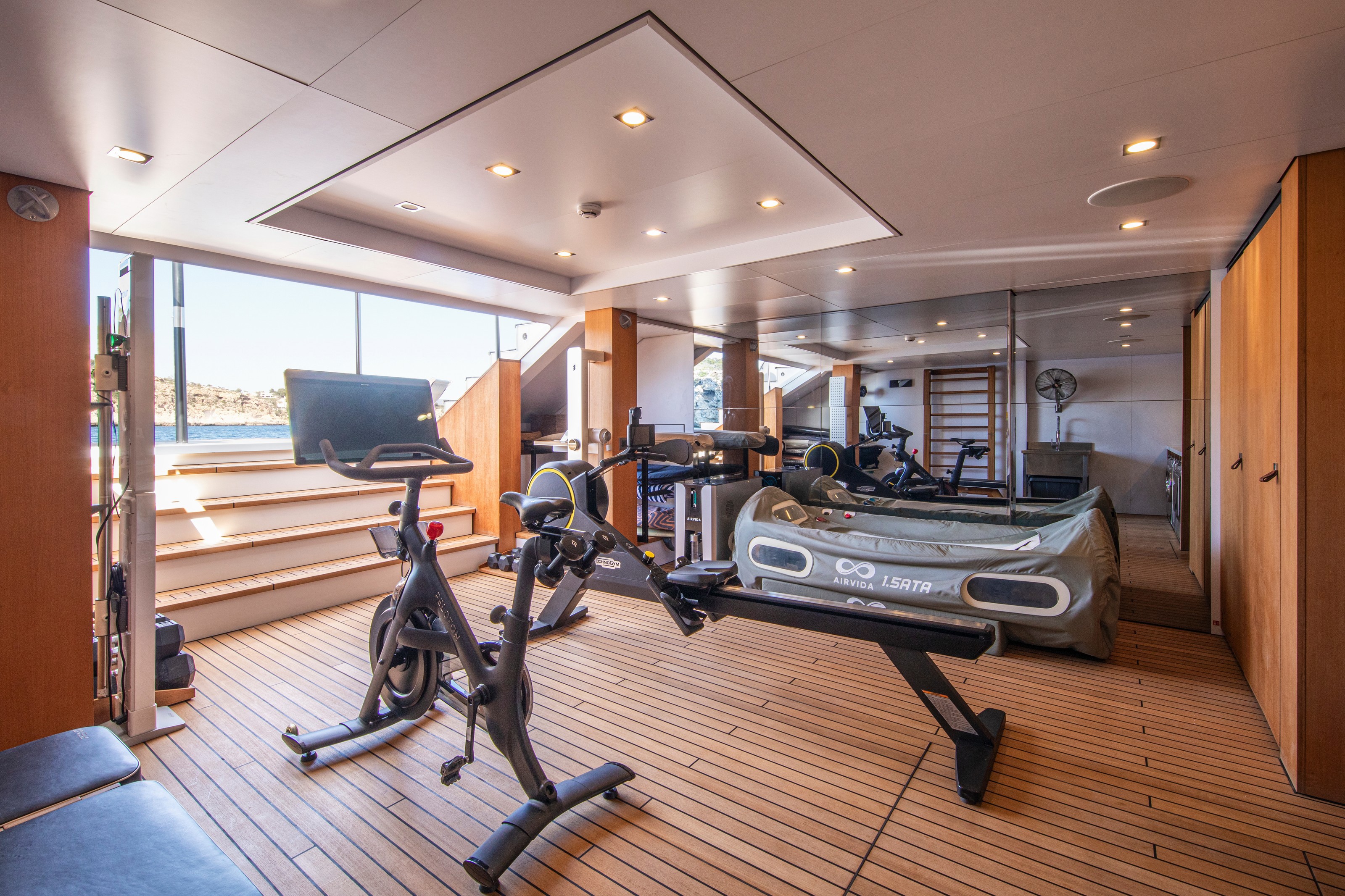 PLAYA support yacht