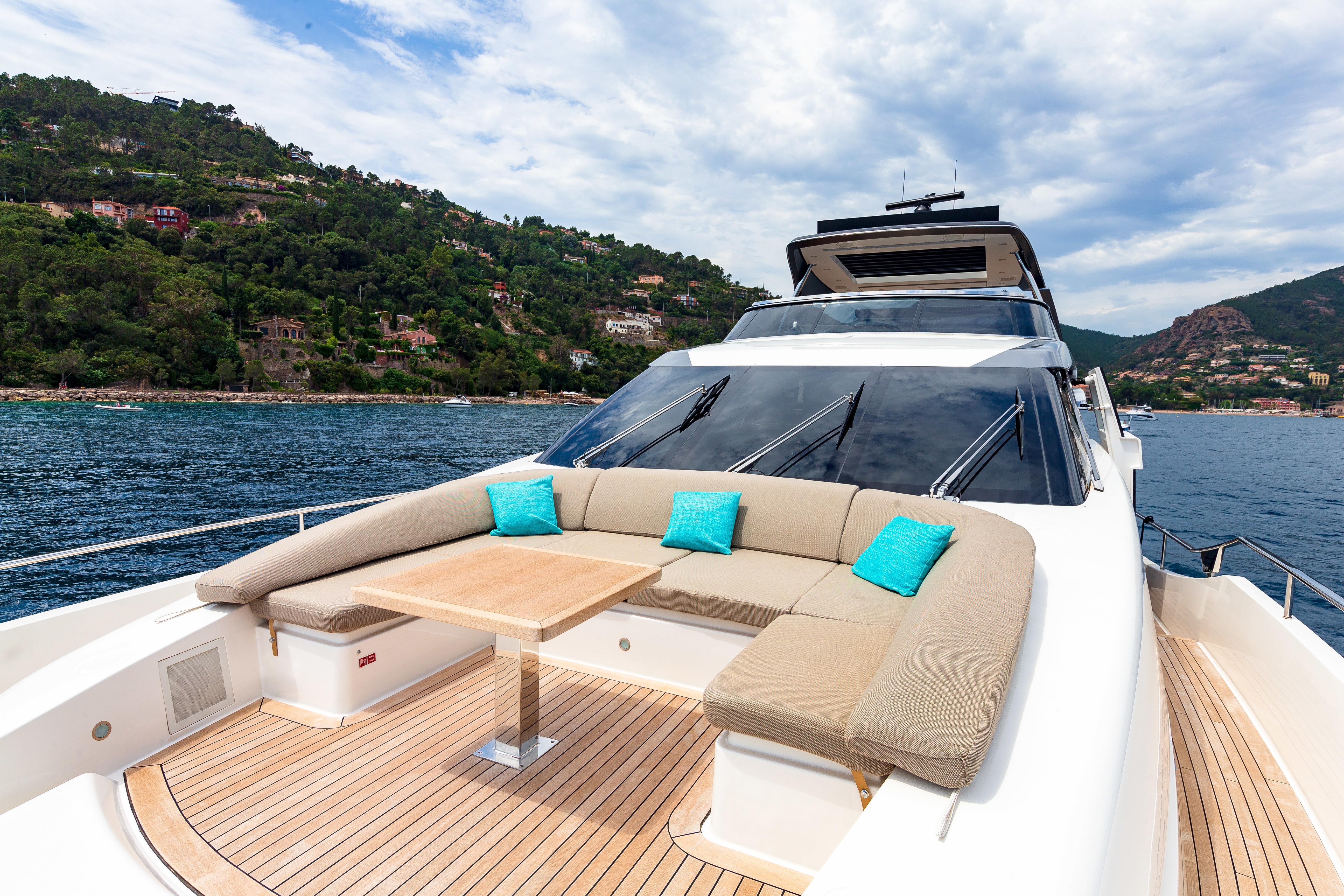 REGINE OF CANNES foredeck seating