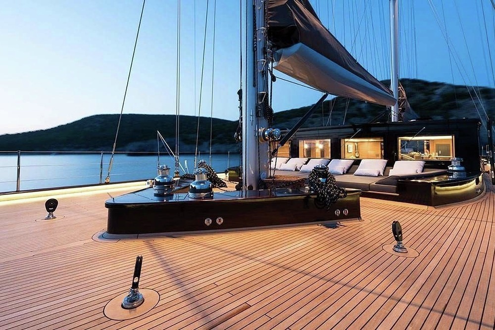 The foredeck becomes a party space - the ropes and even the blocks come off 