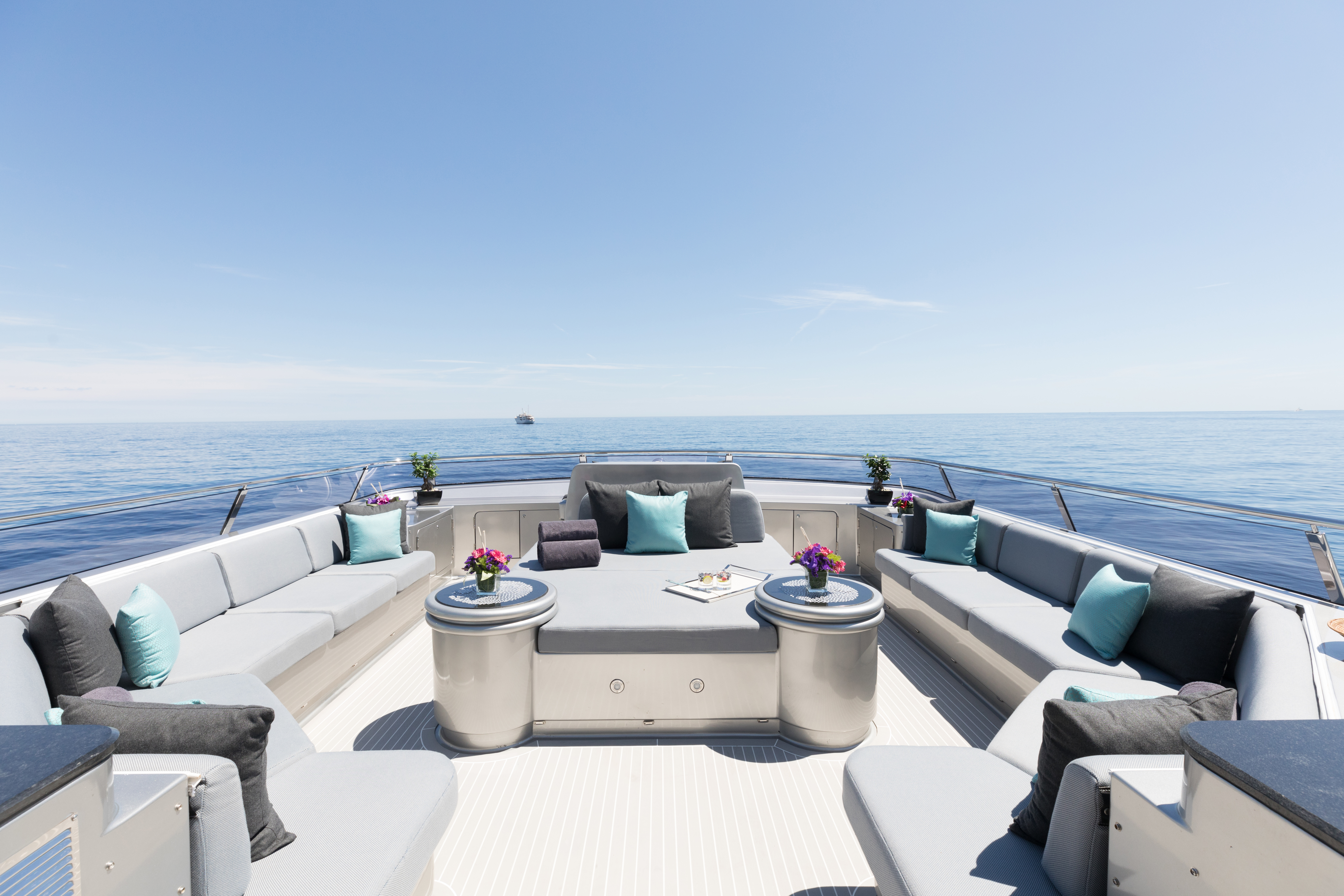 SILVER DREAM sun deck