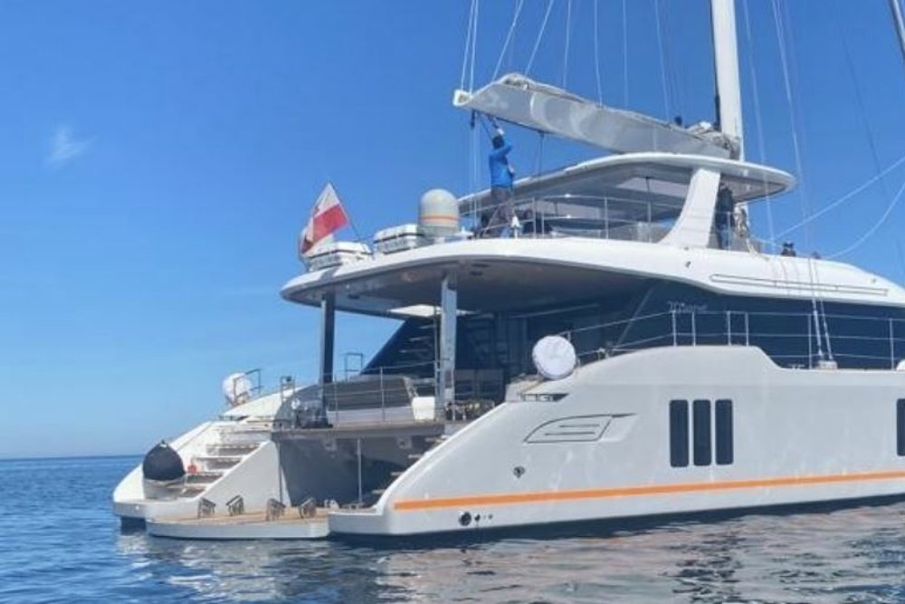 The swim platform is multi-purpose: as a main deck aft expansion, beach club and for tender recovery
