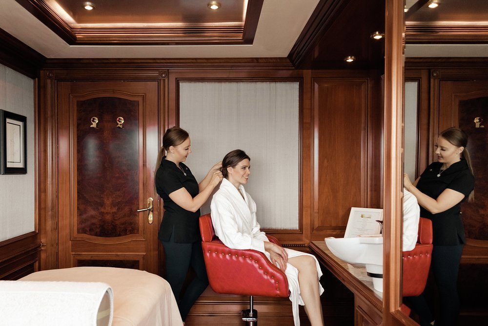 New year, new you, with TITANIA's therapist and hairdresser