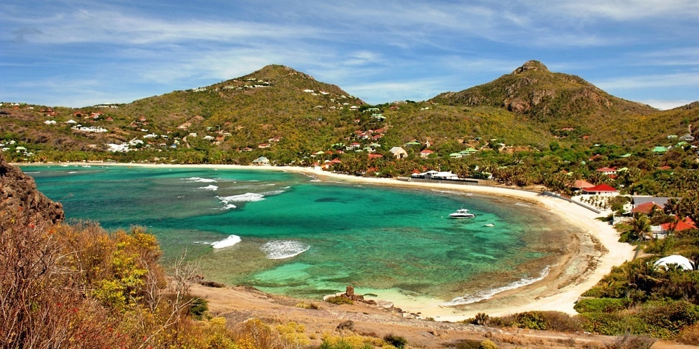 Anse Lorient's offshore point break suits more experienced surfers