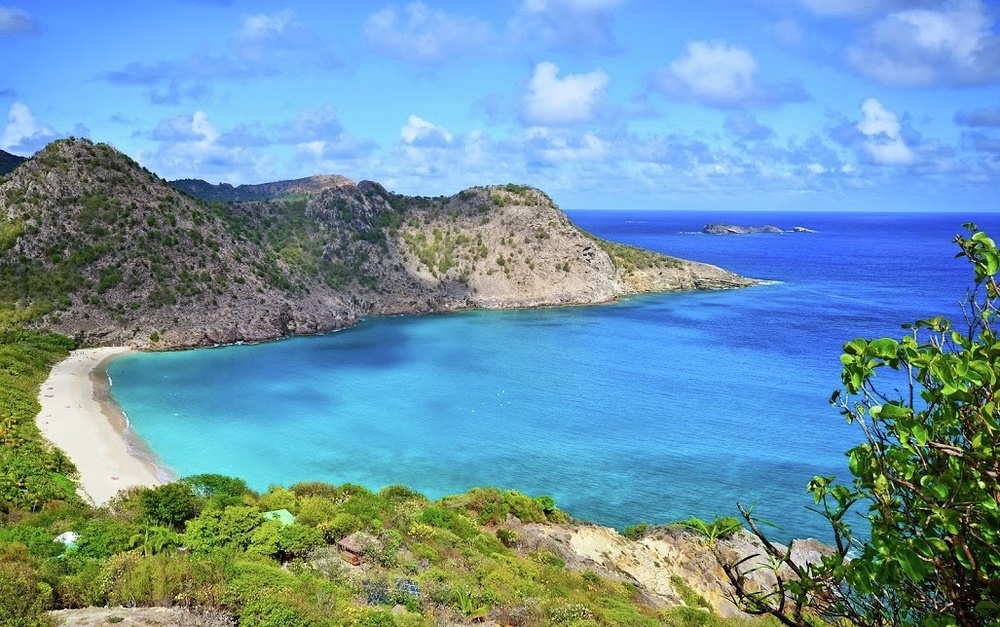 The south facing Gouverneur beach has a more relaxed vibe 