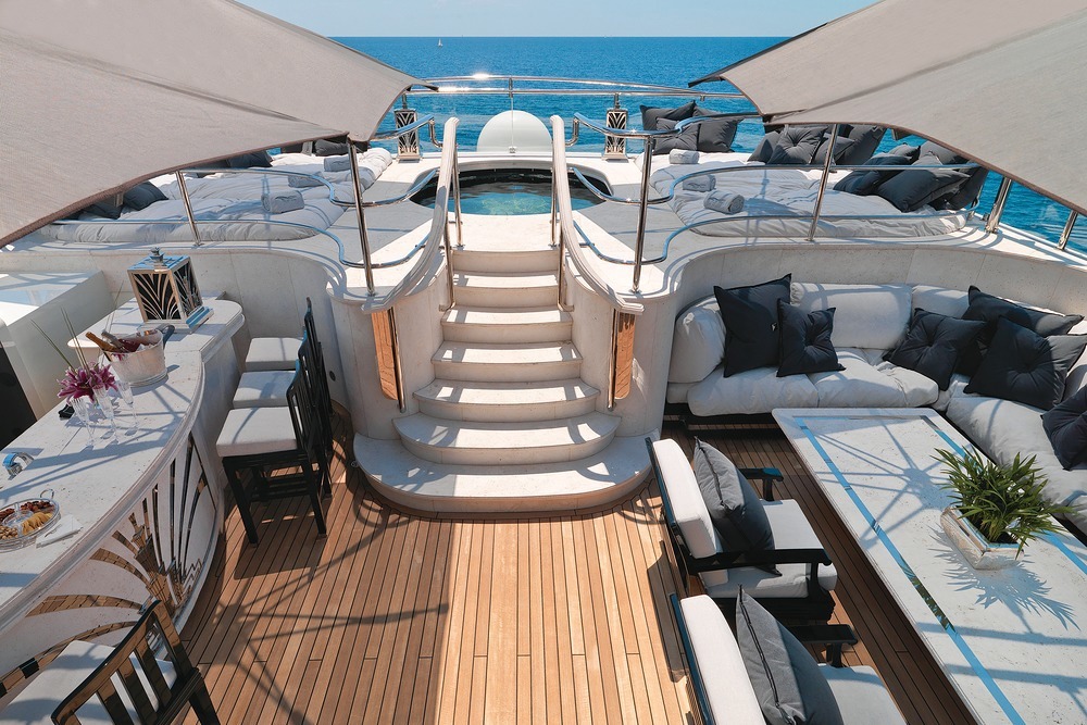 64.5m (211.6ft), 12 guests in 7 cabins, rates from USD 425,000