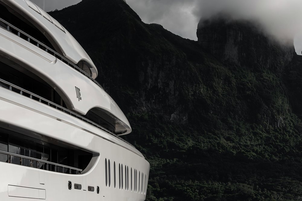 Her exterior design bears the unmistakable hallmark of RWD