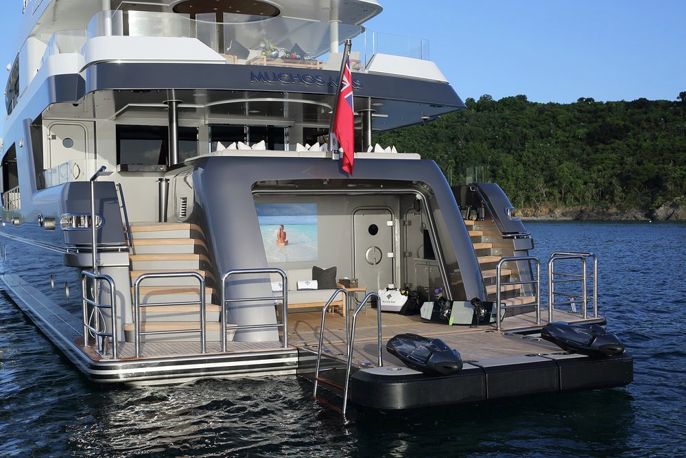 She has a top speed of 18 knots