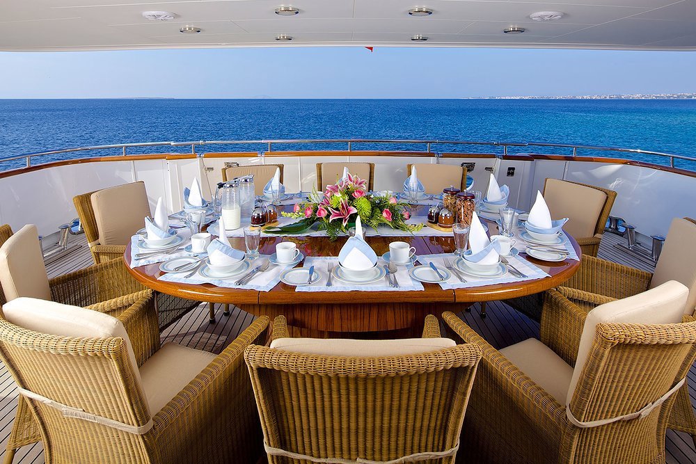 Bridge deck aft dining