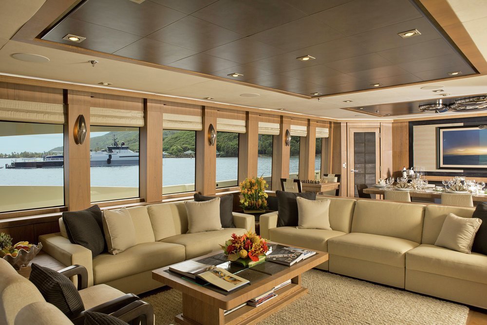 Spacious, bright main saloon