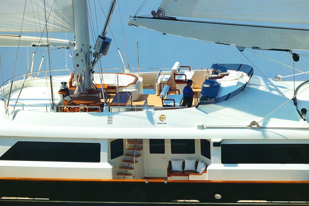Sun pads, lounge and dining on the flybridge and sidedeck lounges where you can feel the natural power 