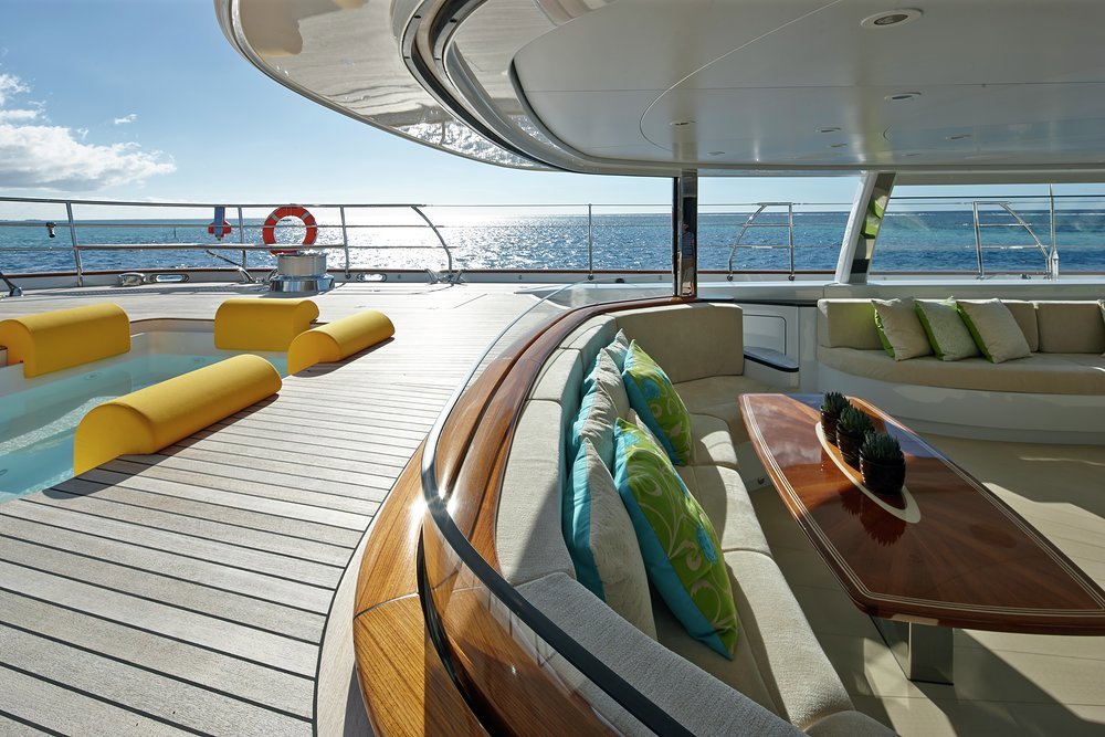 MONDANGO 3 - The curved glass panel rises to create a climate controlled 'winter garden' outside on the main deck