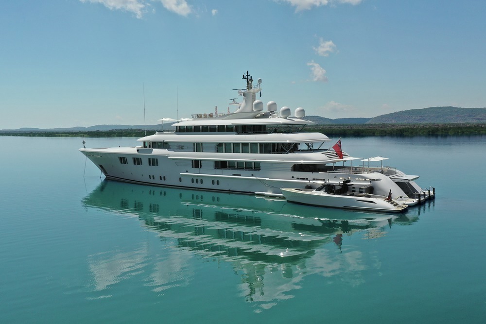With her new chase boat and extended beach club LADY E is ready to entertain you