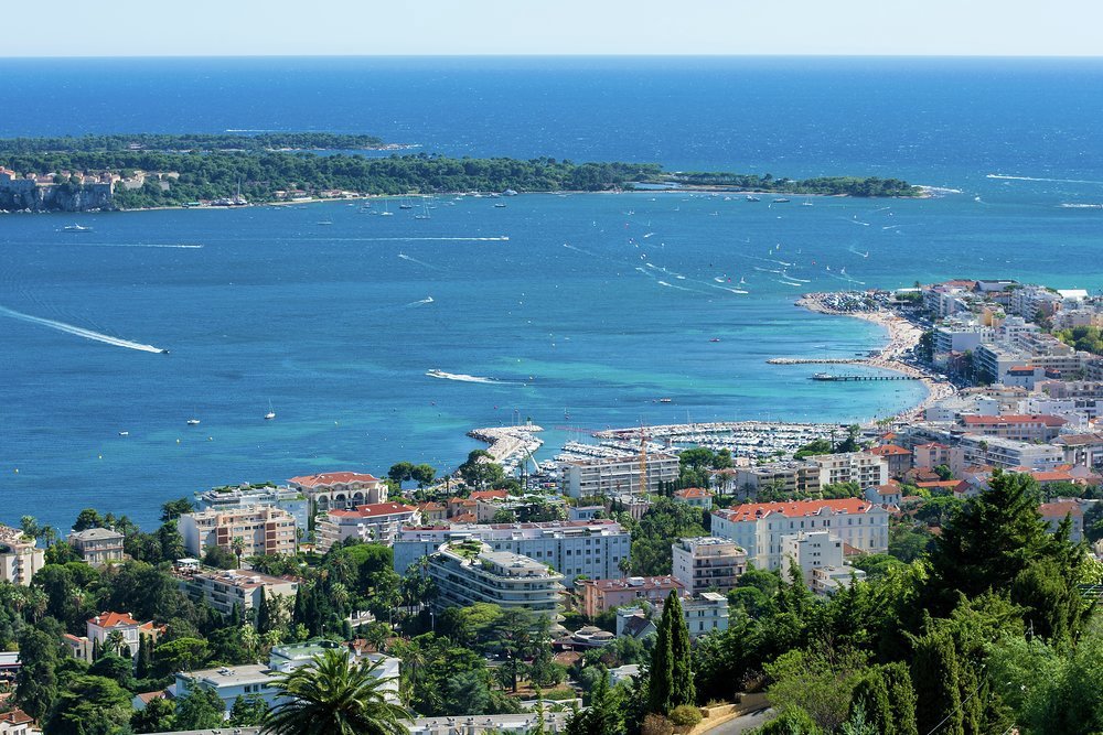 Palm Beach has amazing views across to the Îsles de Lérins