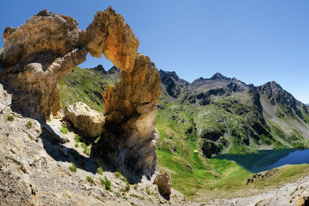 The Arc de Tortisse above Lac Superieur de Vens typifies the beauty of this national park