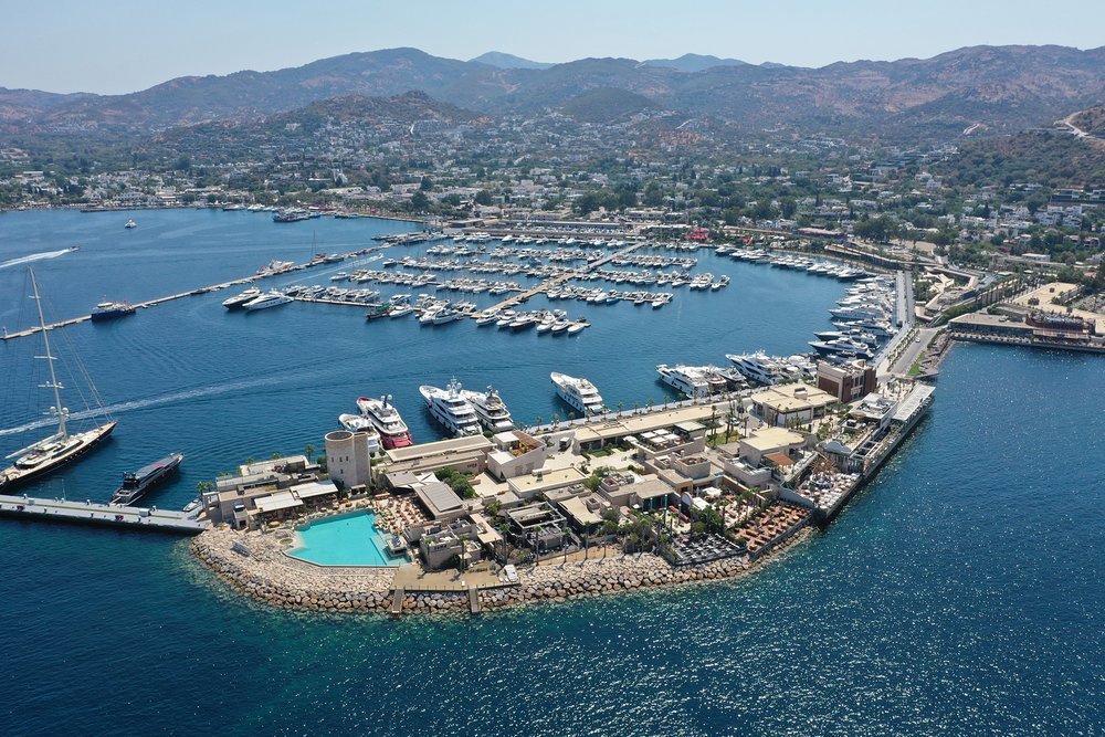 The marina has 620 berths up to 140m (460ft) in length