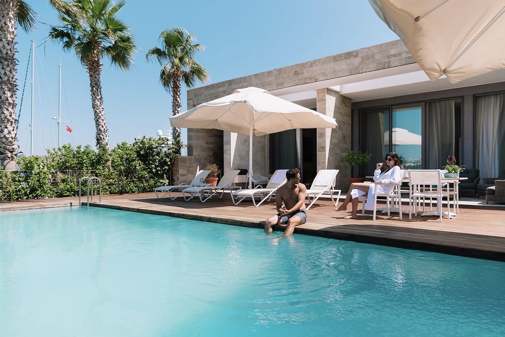 Guests can enjoy the marina's Beach Hotel and Boutique Hotel, a Spa & Fitness Centre and superior services all year round