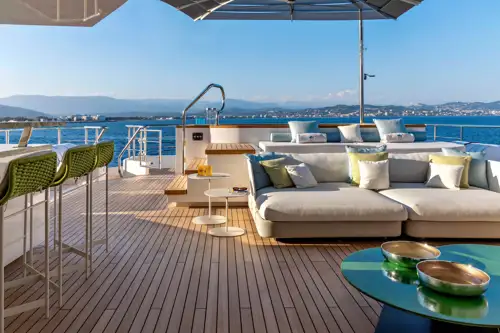 Sun deck aft