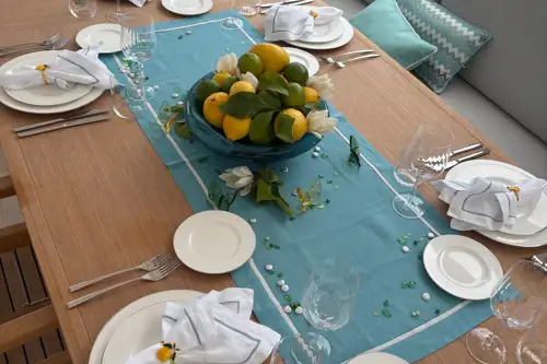 Flybridge - dining set-up